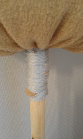 Toffeen kepin kiinnitys.